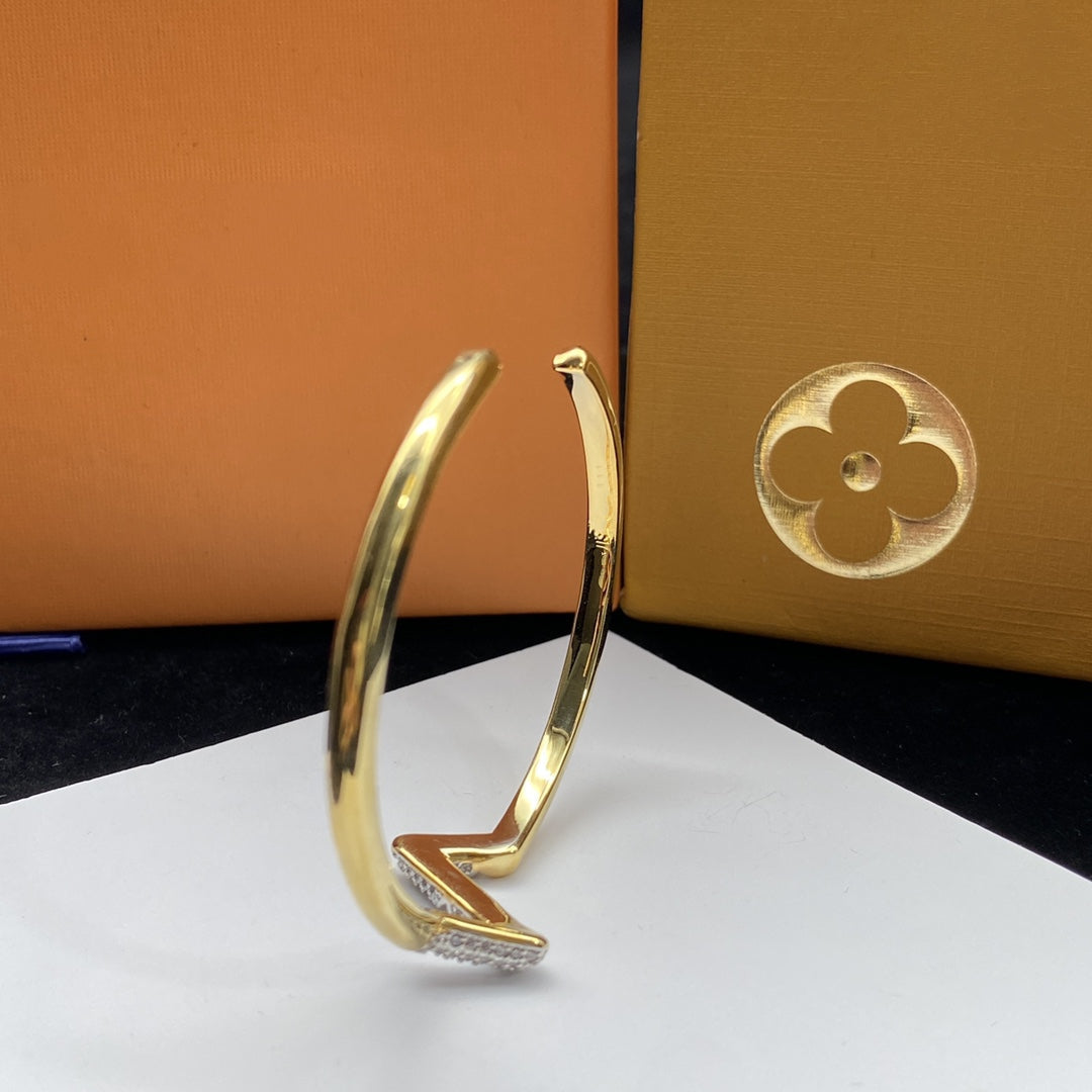 DIANA VOLTE UPSITE DOWN DIAMOND GOLD OPEN BRACELET