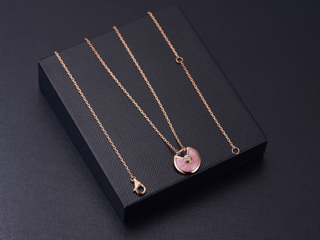 Collier Diana Amulette en or rose et nacre rose