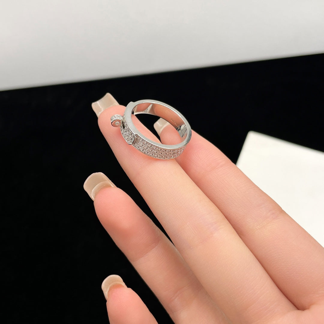 DIANA KELLY SILVER DIAMOND RING