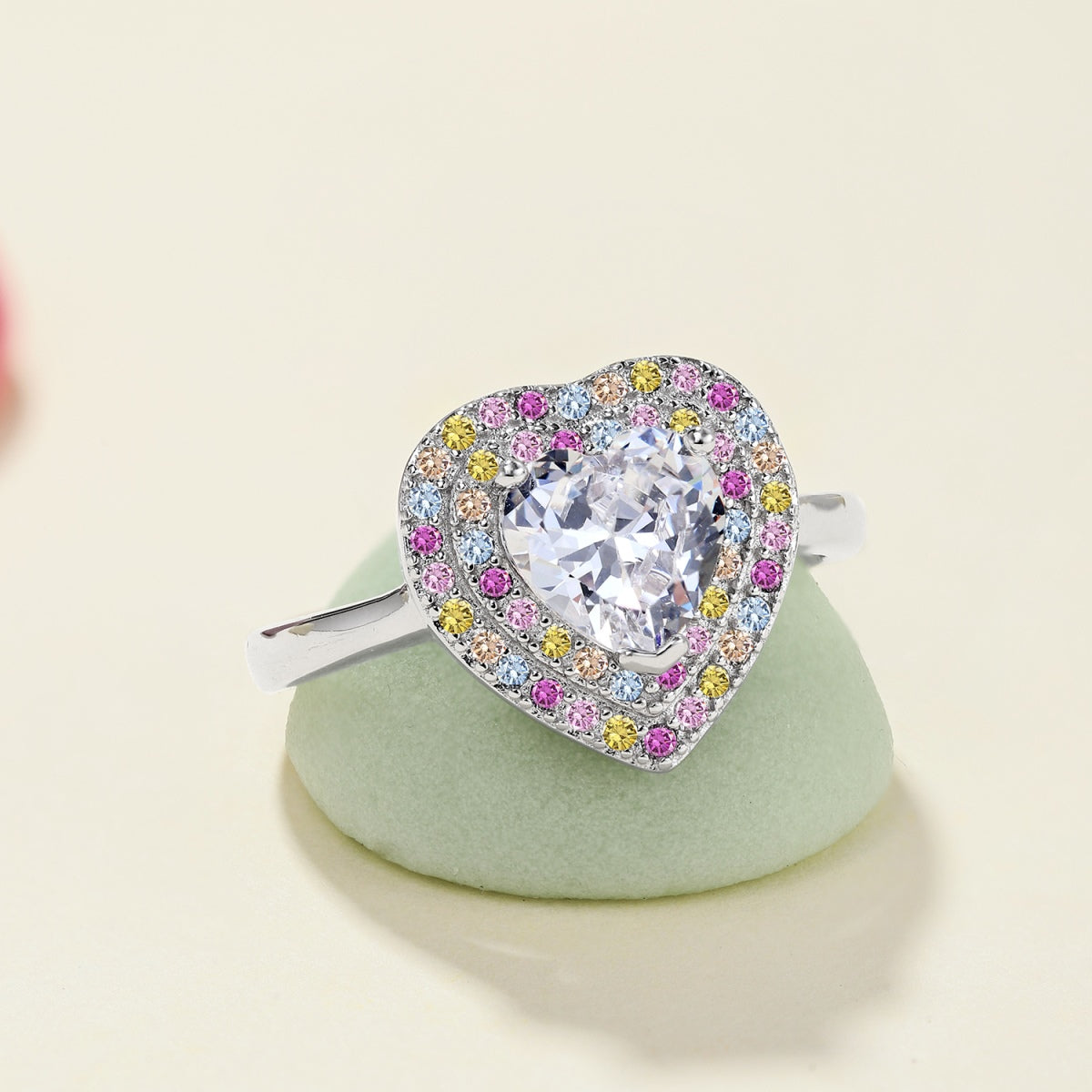 [HOT]Delicate Ebullient Heart Shape Wedding Ring