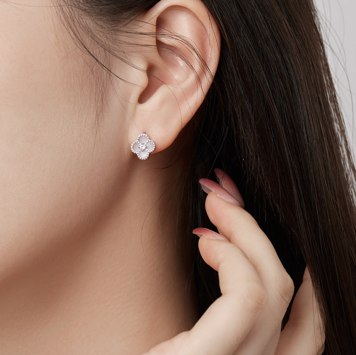 [HOT]Four-Leaf Clover Flower Shape Exquisite Earrings