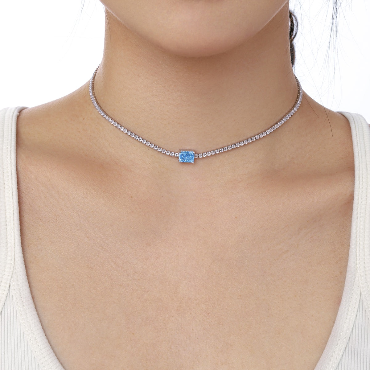 [HOT]2.0 carat Ornate Emerald Cut Necklace