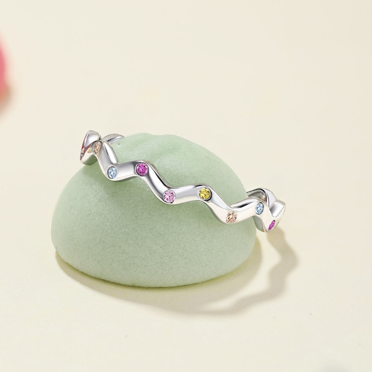 [HOT] Bague quotidienne ronde vibrante et ornée