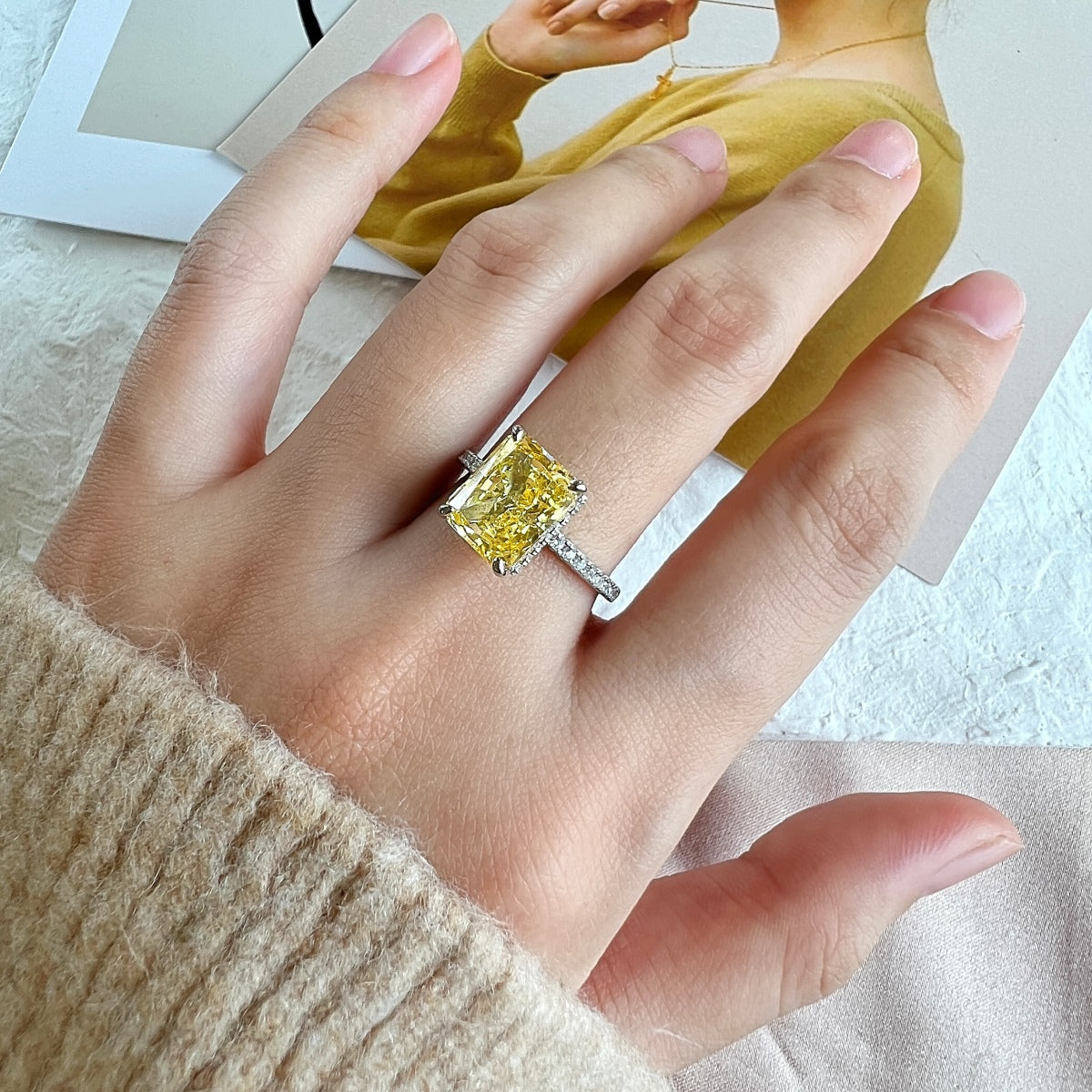 [HOT]4.0 Carat Luxurious Engagement Ring