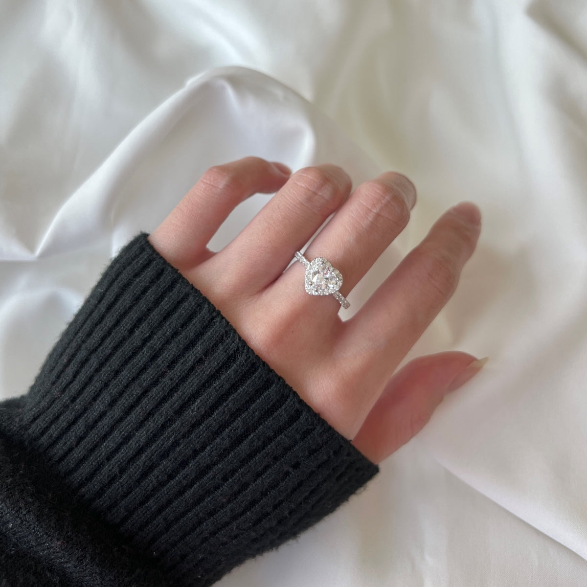 [HOT]Eternity Splashy Romantic Heart Shape Lover Ring