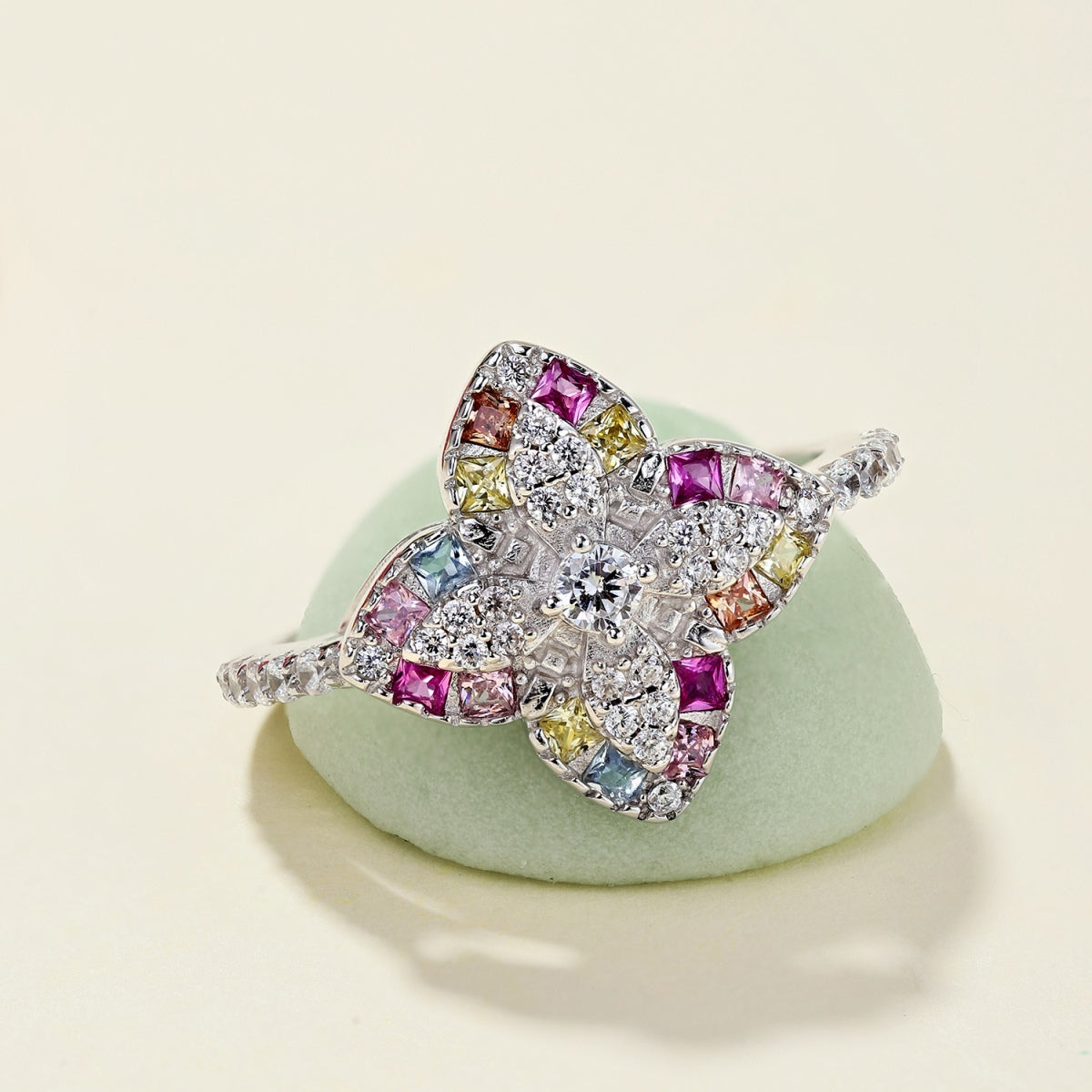 [HOT] Bague de banquet luxueuse en forme de fleur colorée