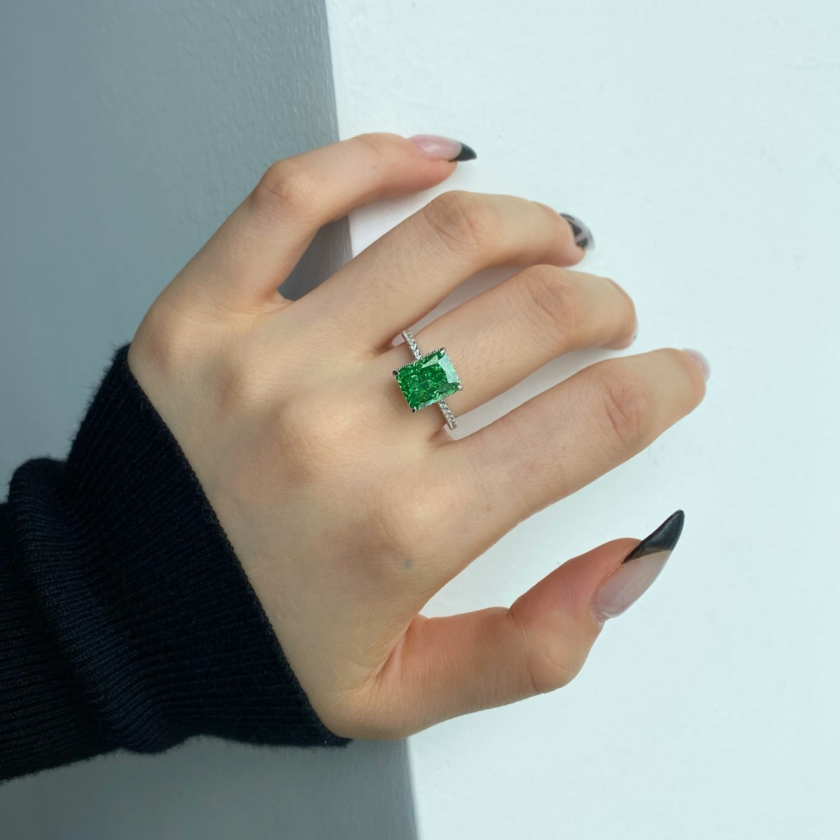 [HOT]4.0 Carat Luxurious Engagement Ring