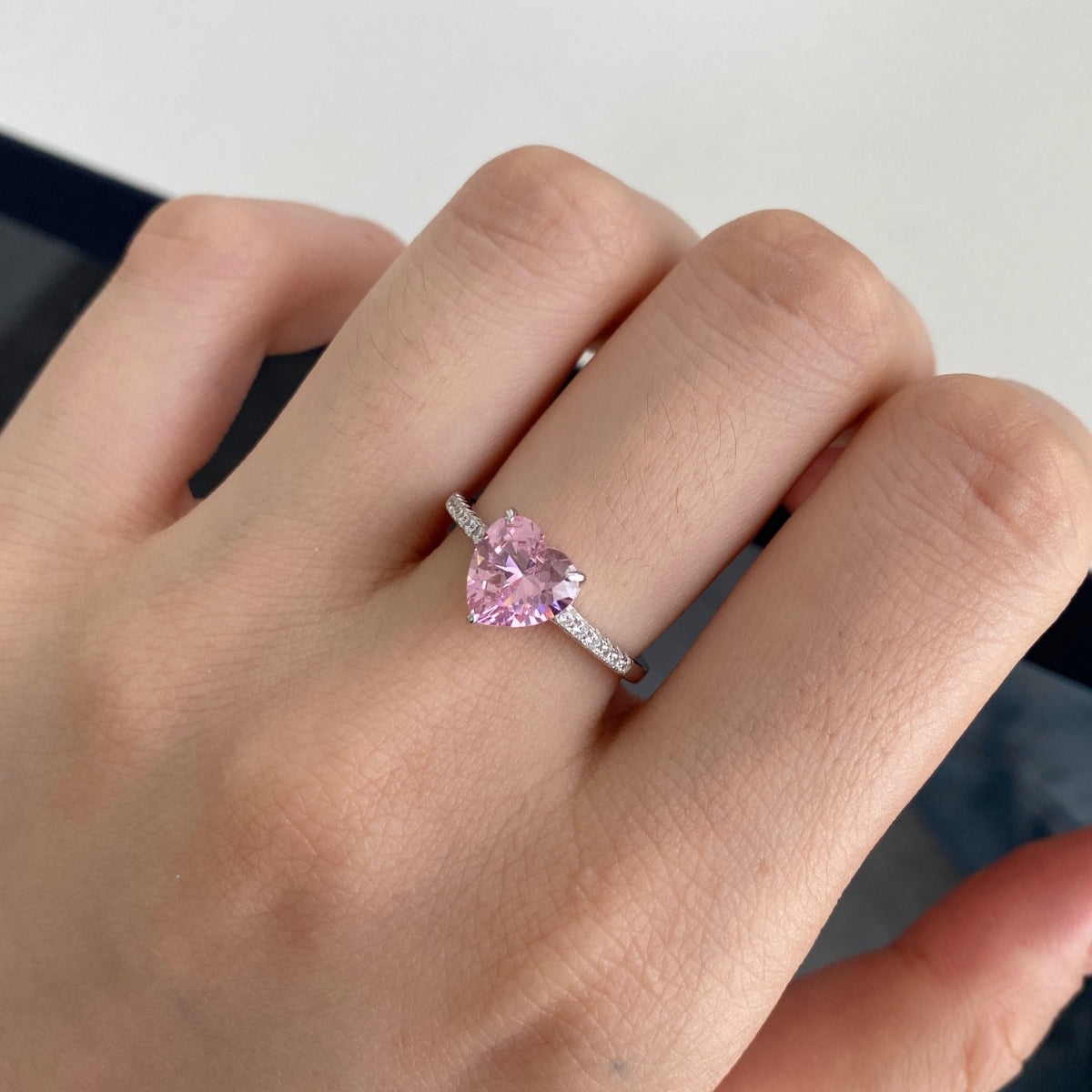 [HOT]2.0 Carat Dazzling Lustrous Heart Cut Lover Ring
