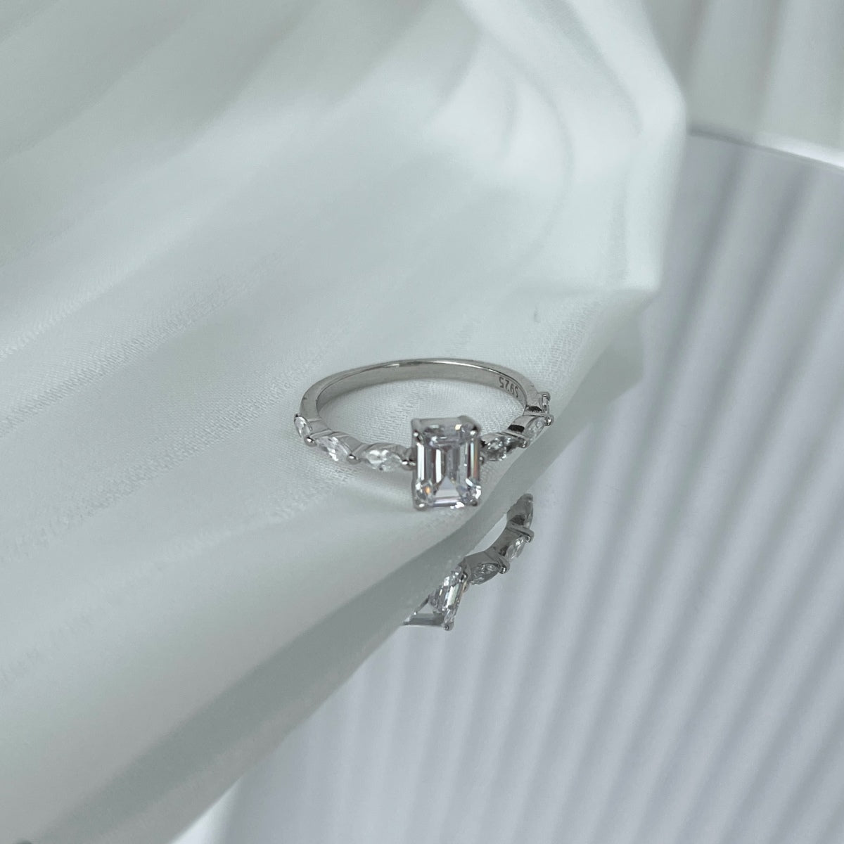 [HOT]1.0 Carat Dainty Resplendent Radiant Cut Daily Ring