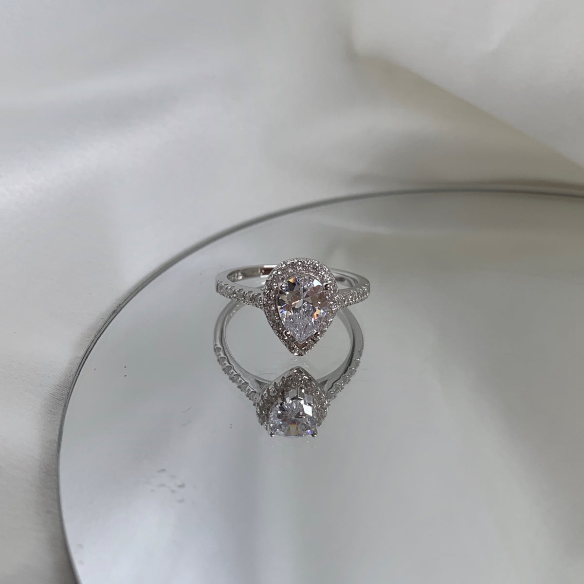 [HOT]1.0 Carat Luxurious Resplendent Water Drop Shape Wedding Ring