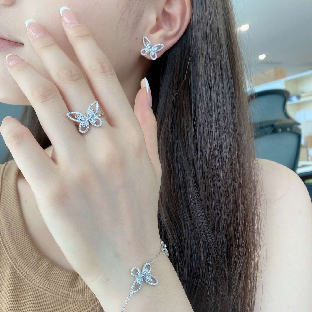 [HOT]Delicate Butterfly Pendant Bracelet