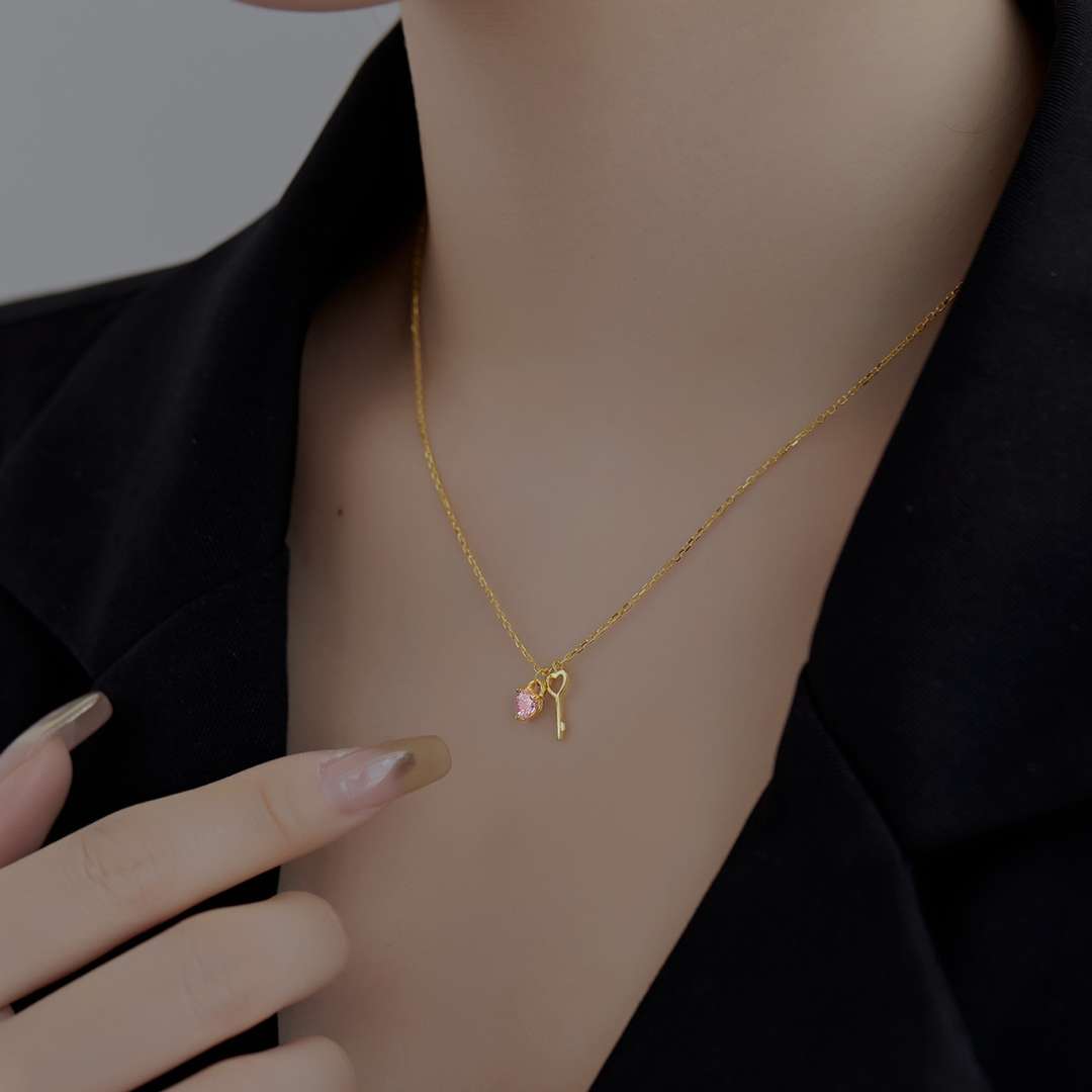 [HOT]Unique Heart Shape Key Pendent Necklace