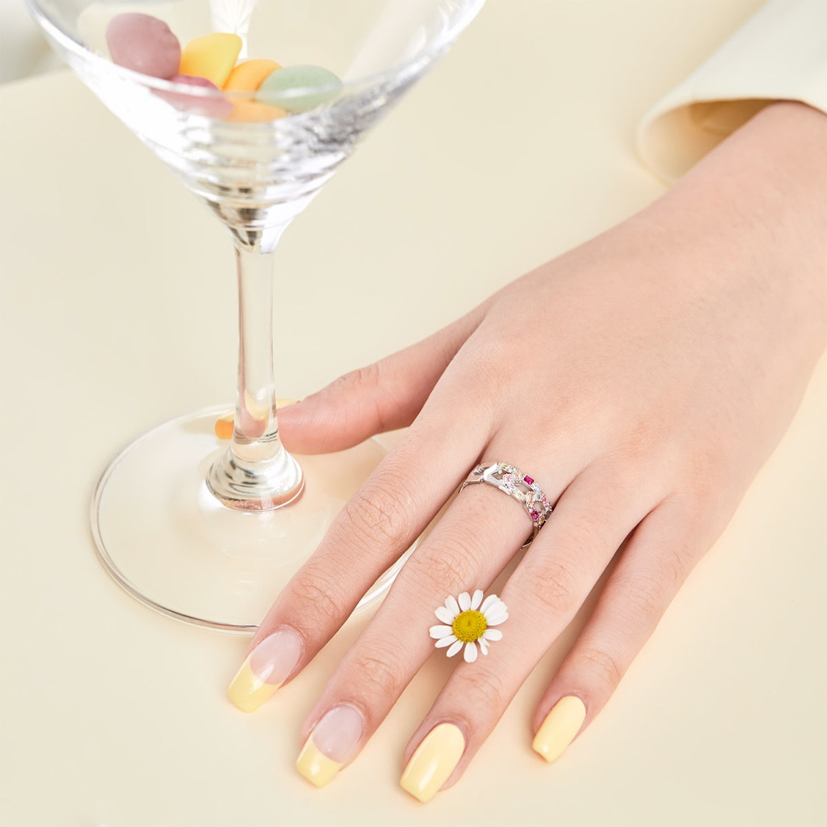 [HOT] Bague quotidienne scintillante et vibrante taille émeraude