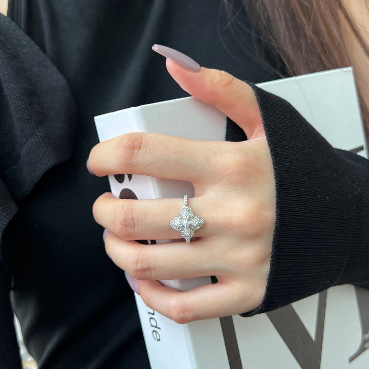 [HOT] Bague de banquet luxueuse en forme de fleur colorée