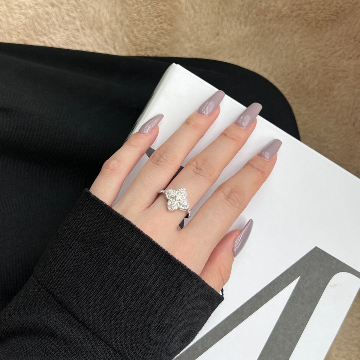 [HOT] Bague de banquet luxueuse en forme de fleur colorée