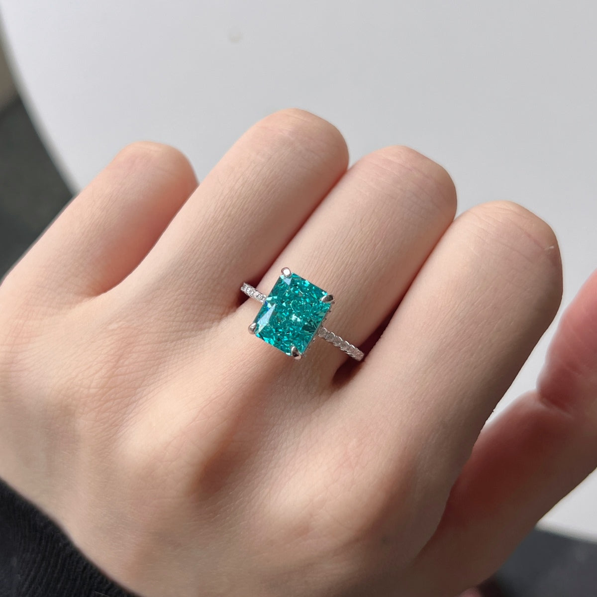 [HOT]4.0 Carat Luxurious Engagement Ring