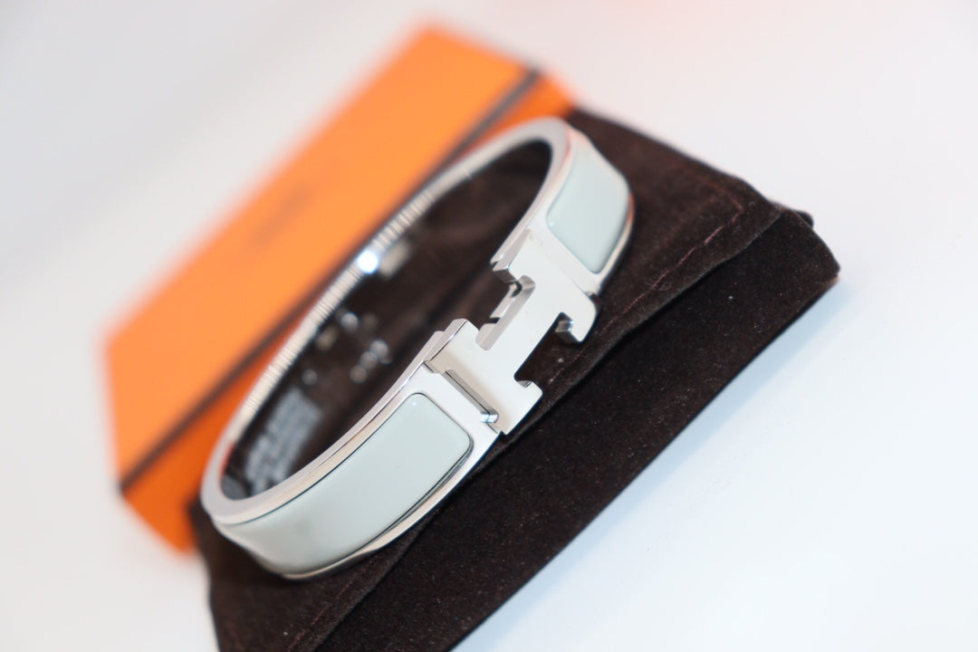 DIANA H LIGHT BLUE BRACELET