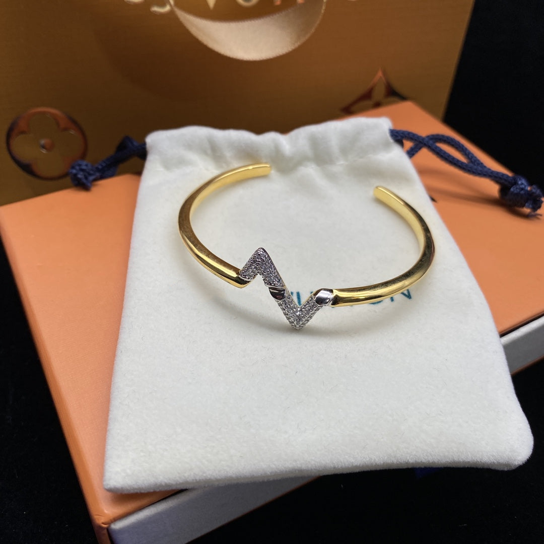 DIANA VOLTE UPSITE DOWN DIAMOND GOLD OPEN BRACELET
