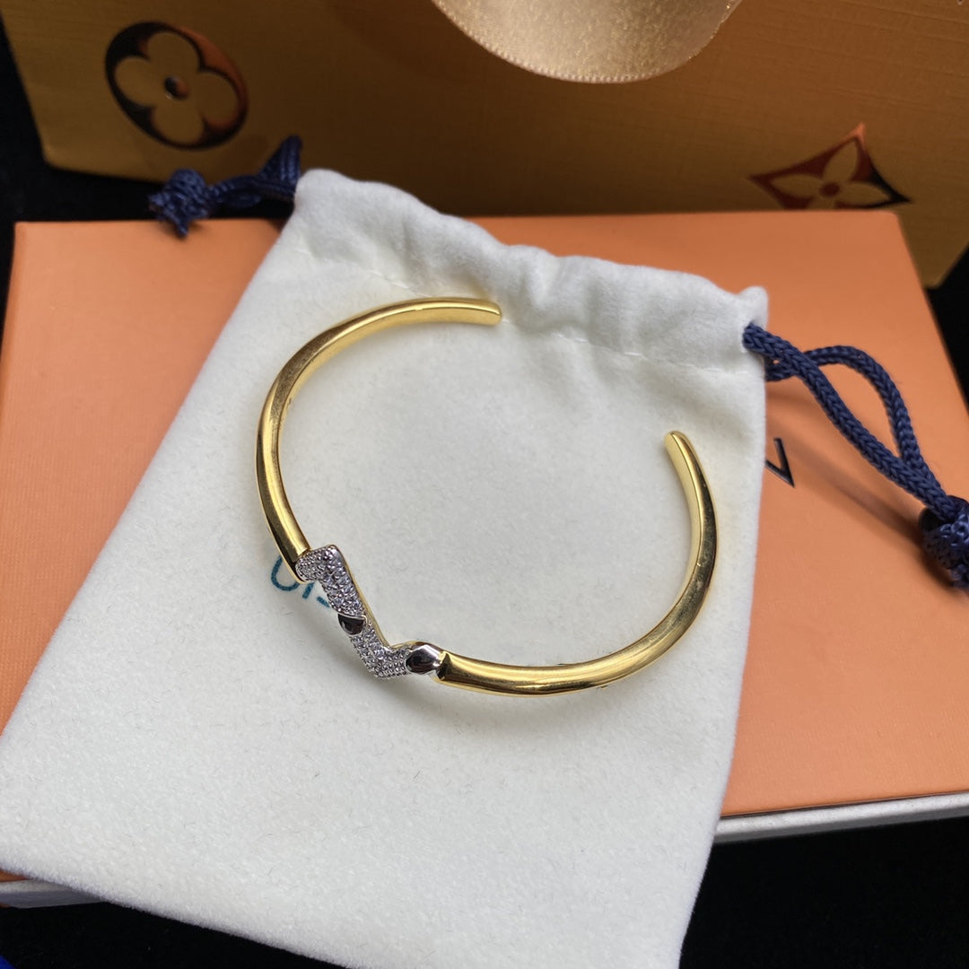 DIANA VOLTE UPSITE DOWN DIAMOND GOLD OPEN BRACELET