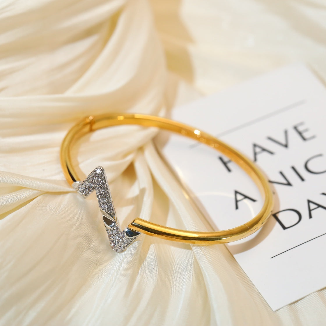 DIANA VOLTE UPSITE DOWN GOLD DIAMOND BRACELET