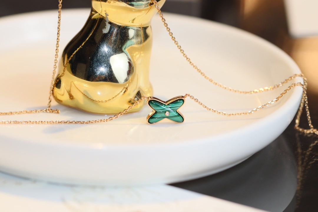 Collier en or rose et malachite Diana Jeux avec un diamant