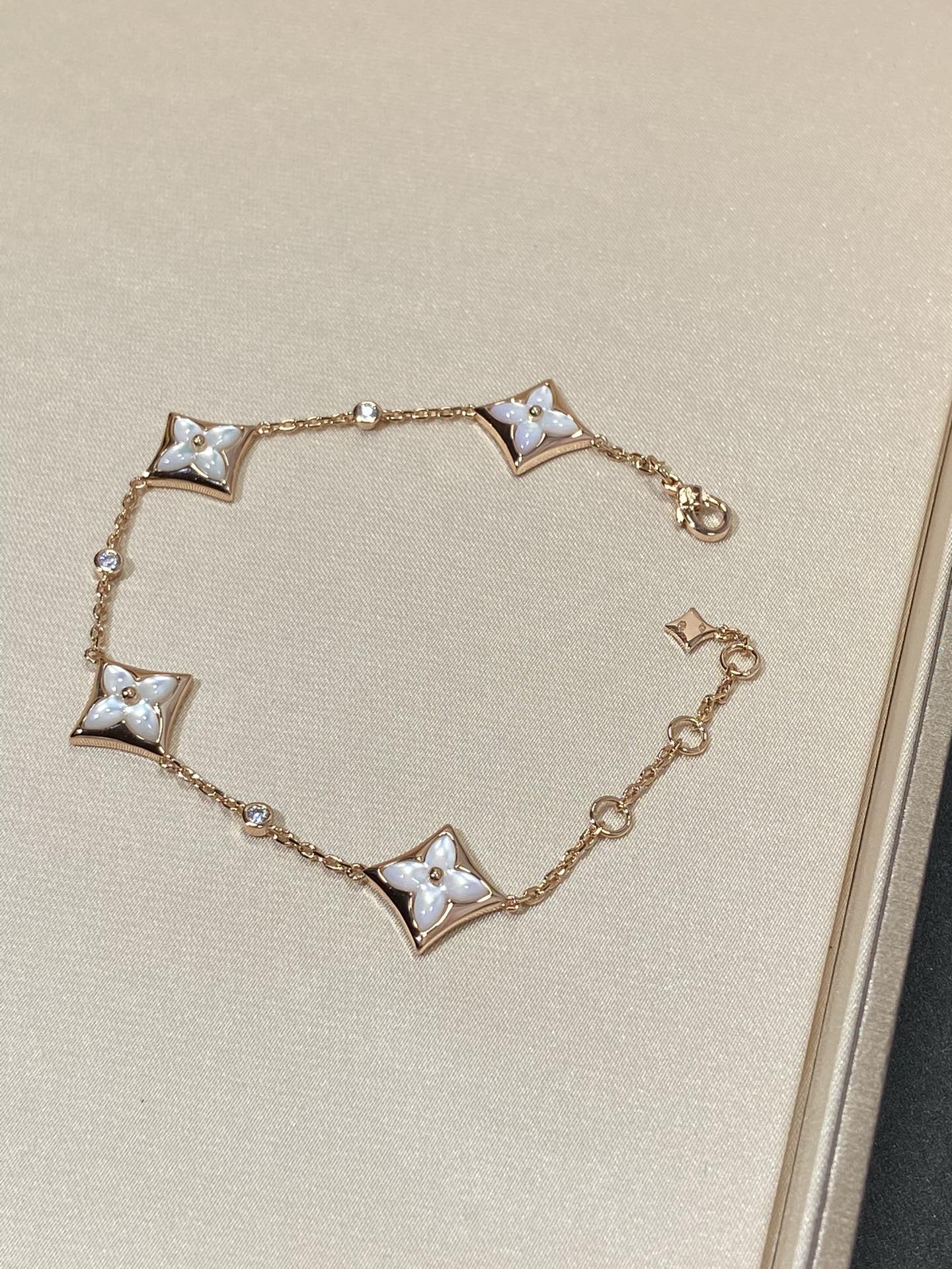 DIANA STAR 4 MOTIF MOP DIAMOND PINK GOLD BRACELET