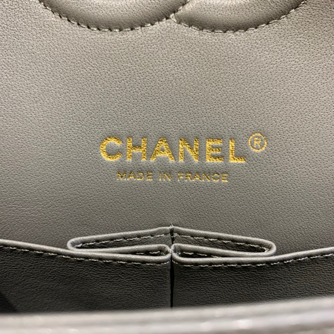 flap bag medium 25 dark grey caviar ghw