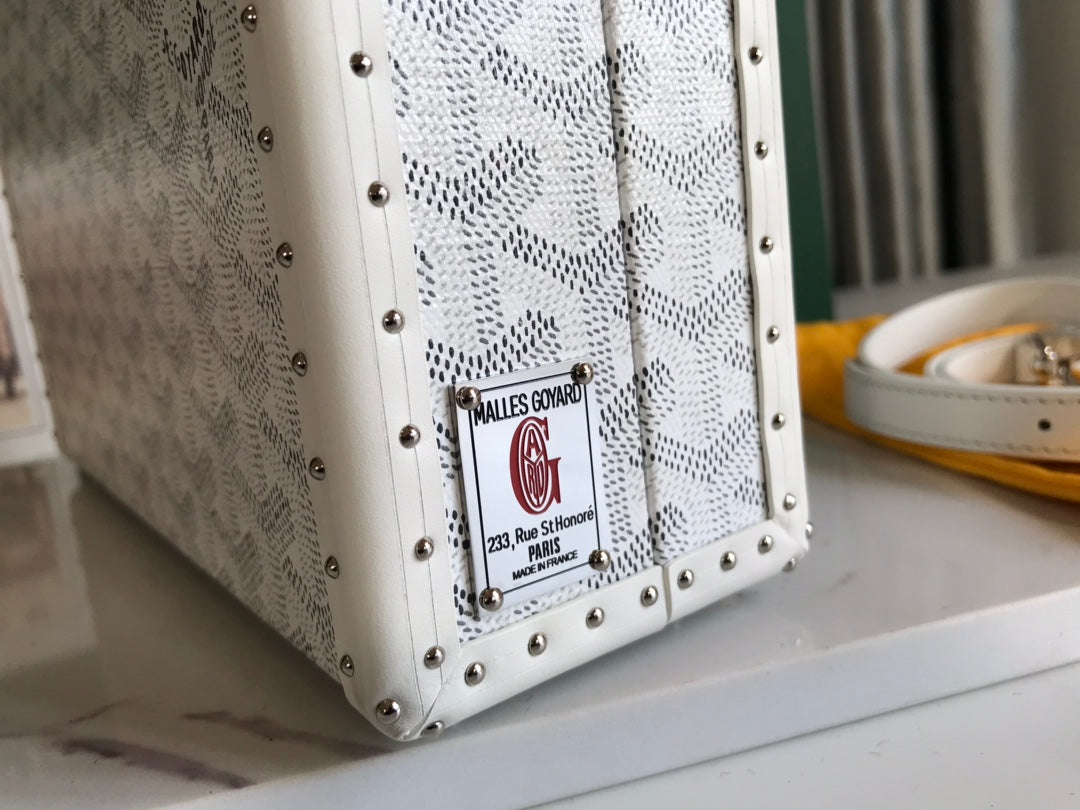 GRAND H?TEL TRUNK BAG 24 IN WHITE GOYARDINE CANVAS AND CALFSKIN