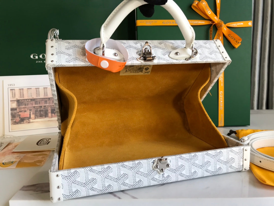 GRAND H?TEL TRUNK BAG 24 IN WHITE GOYARDINE CANVAS AND CALFSKIN