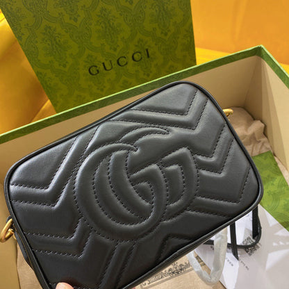 GG MINI 18 MARMONT MATELASS¨¦ BLACK CALFSKIN WITH GOLDEN LOGO