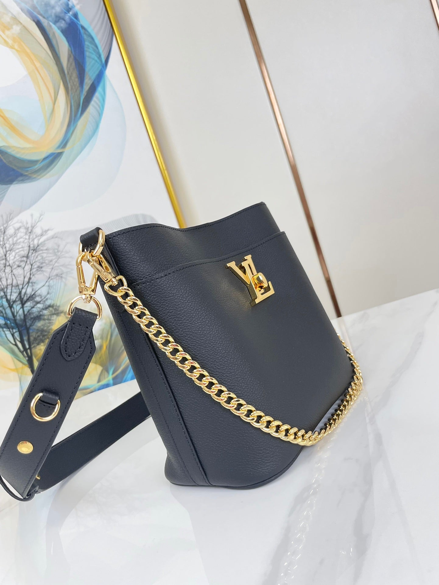 LOCK AND WALK 20 IN BLACK GRAINED CALFSKIN GOLD HARDWARE