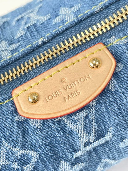 HILLS POCHETTE 18 IN BLUE MONOGRAM DENIM