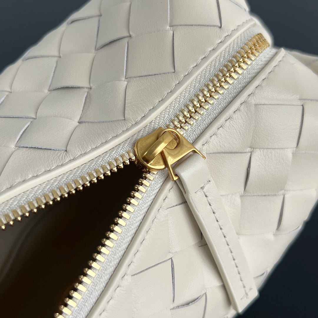 BV Loop Top Handle 19cm Cream Lambskin