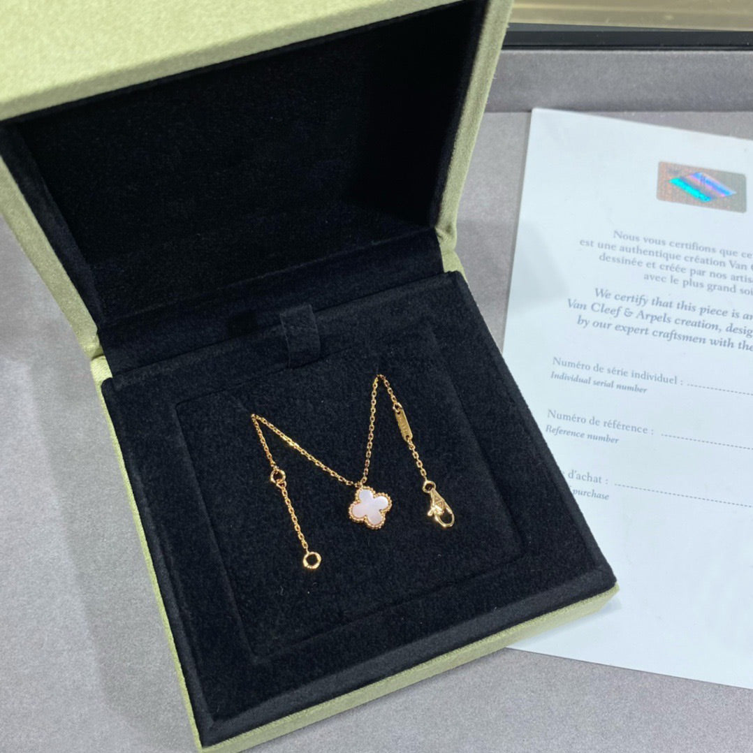 CLOVER 15MM PINK MOTHER-OF-PEARL SINGLE FLOWER NECKLACE