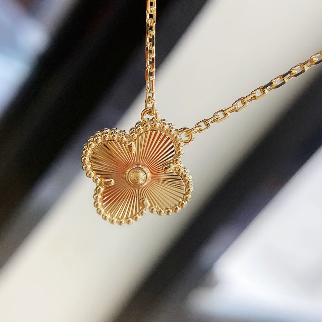 CLOVER 15MM LASER NECKLACE