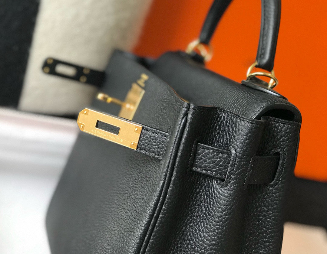 HM KELLY 28CM BLACK TOGO GOLD HARDWARE