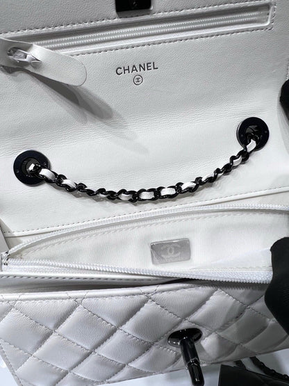 CC WOC 19 WHITE LAMBSKIN BLACK HARDWARE