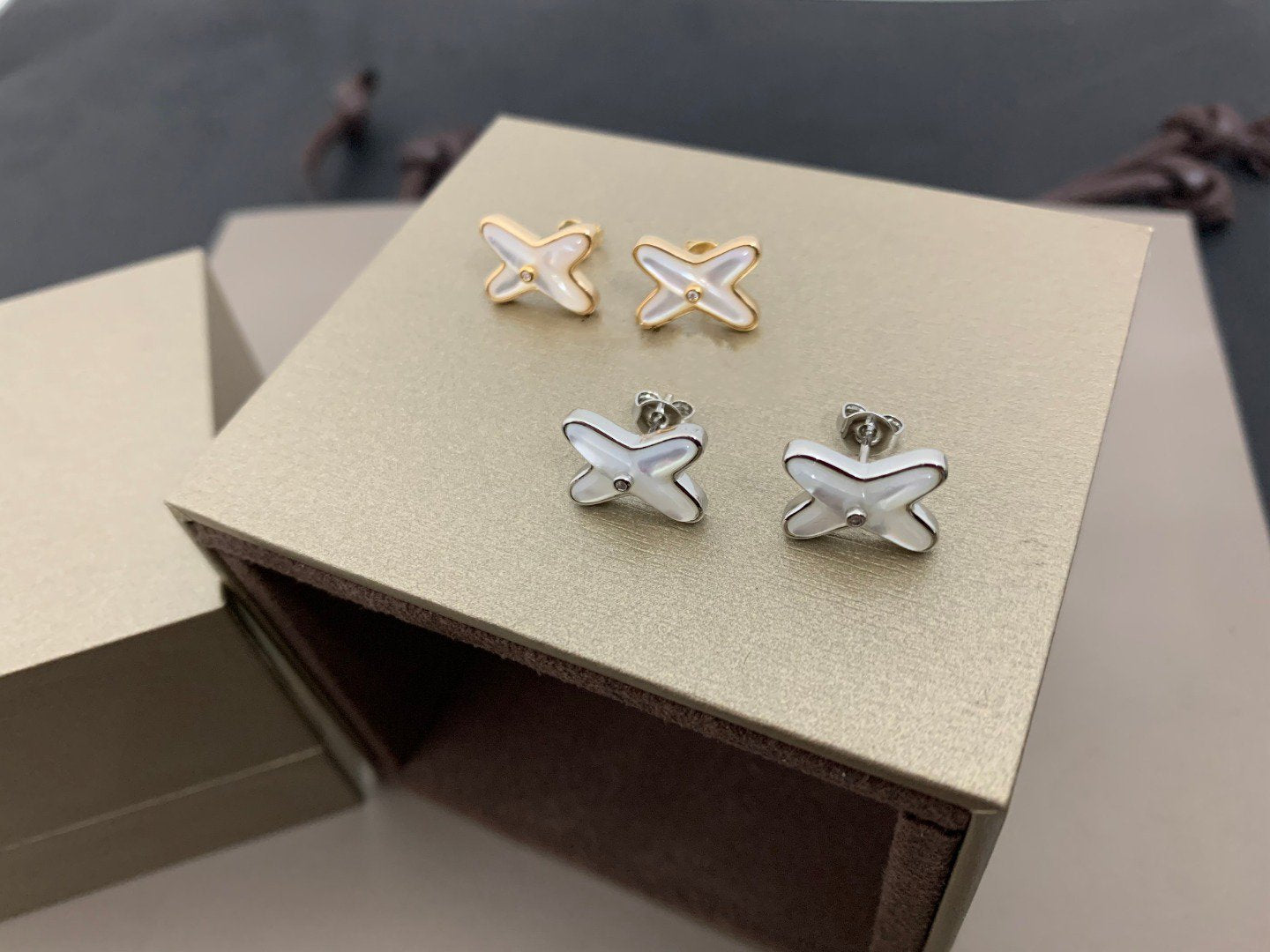 DIANA JEUX DE WHITE MOP SILVER DIAMOND EARRINGS