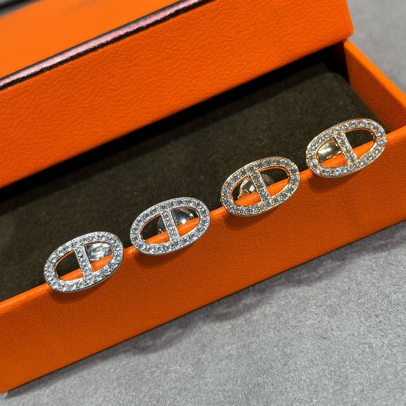 DIANA HM FULL DIAMOND PIG NOSE STUD EARRINGS
