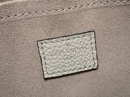 hand it all pm 29cm dark beige mahina calfskin
