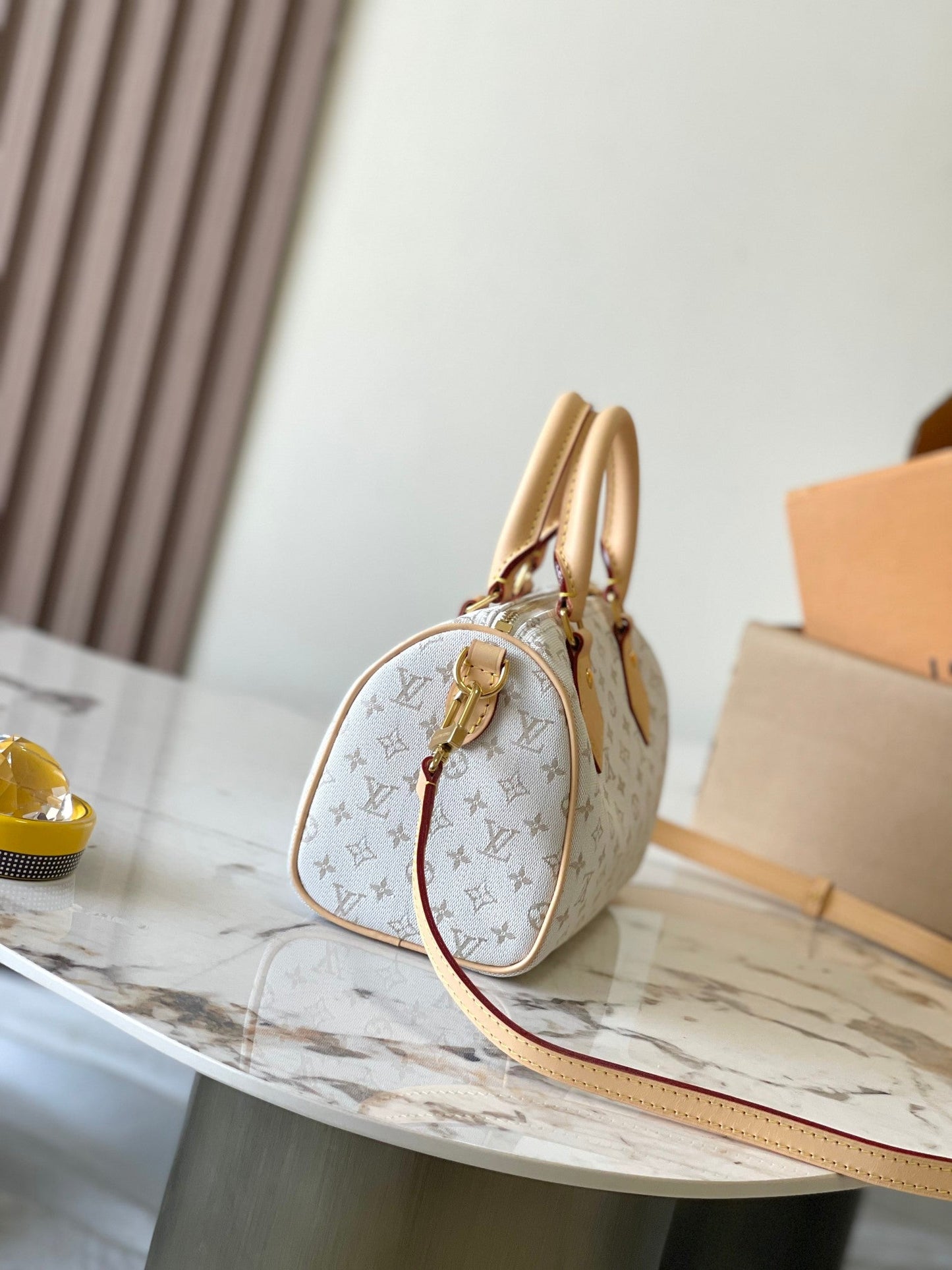SPEEDY BANDOULI¨¨RE 20 IN WHITE MONOGRAM JACQUARD AND BEIGE CALFSKIN TRIM