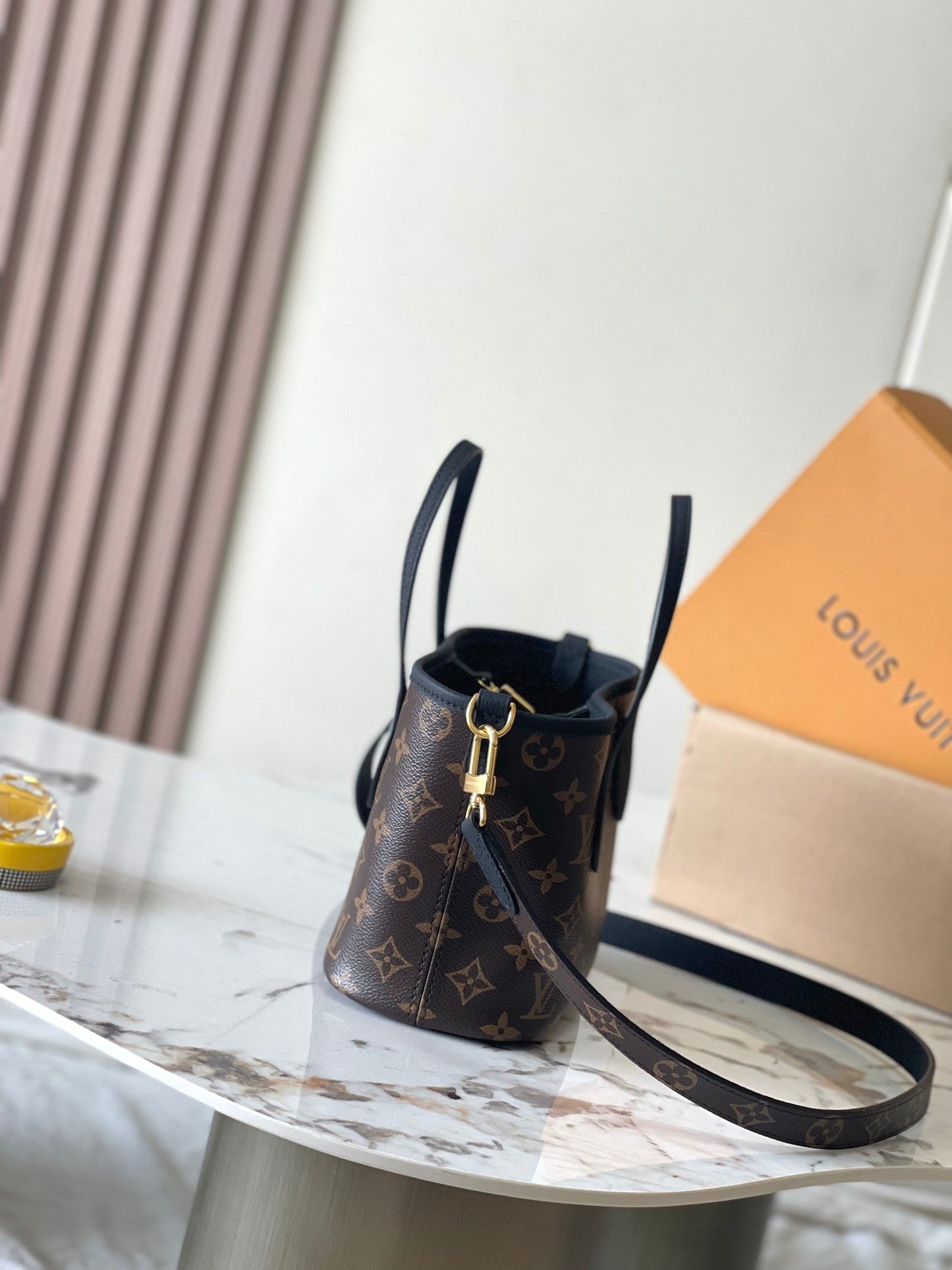 NEVERFULL BANDOULI¨¨RE INSIDE OUT BB 24 IN BROWN MONOGRAM CANVAS AND BLACK CALFSKIN