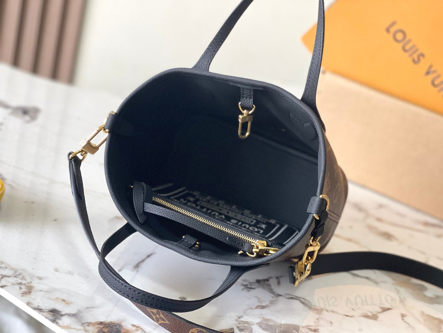 NEVERFULL BANDOULI¨¨RE INSIDE OUT BB 24 IN BROWN MONOGRAM CANVAS AND BLACK CALFSKIN