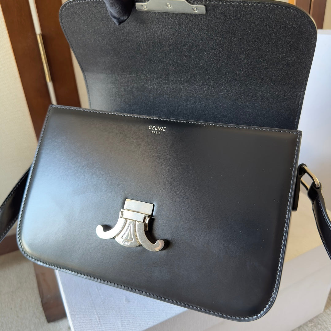 classique triomphe 22 black calfskin silver hardware