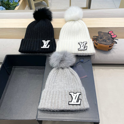 KNITTED BEANIE HAT IN GRAY WOOL 413367