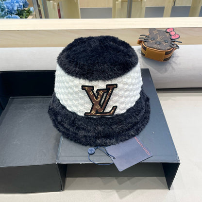 BUCKET HAT IN BLACK MIX WHITE WOOL 421038
