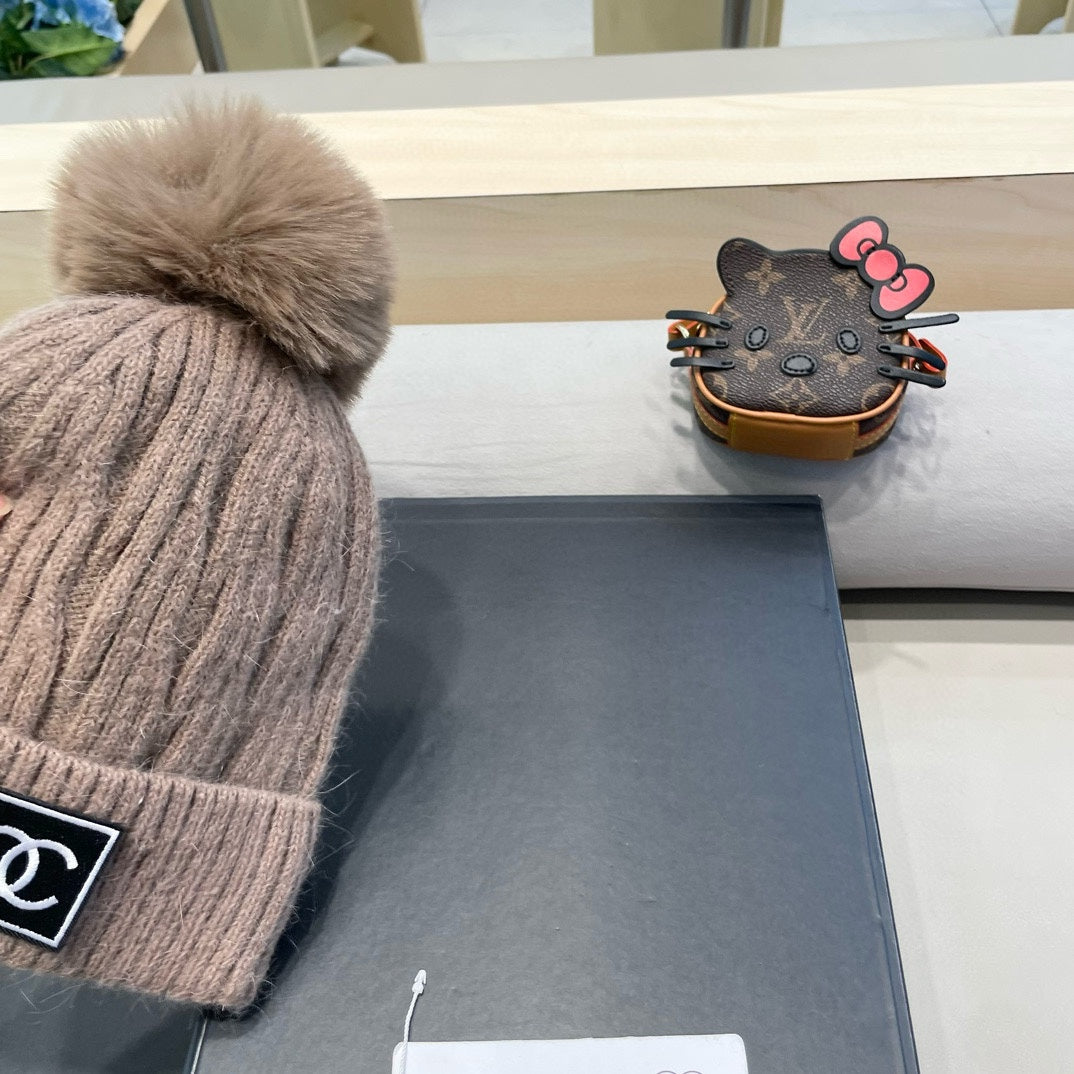 BEANIE HAT IN LIGHT BROWN WOOL 422175