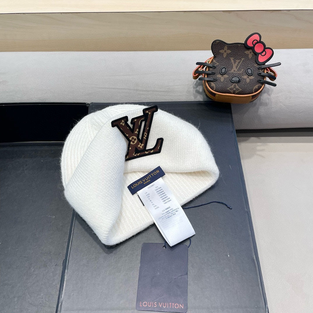KNITTED BEANIE HAT IN WHITE FLEECE AND WOOL 426209