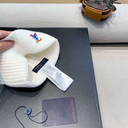 KNITTED BEANIE HAT IN WHITE WOOL 426215