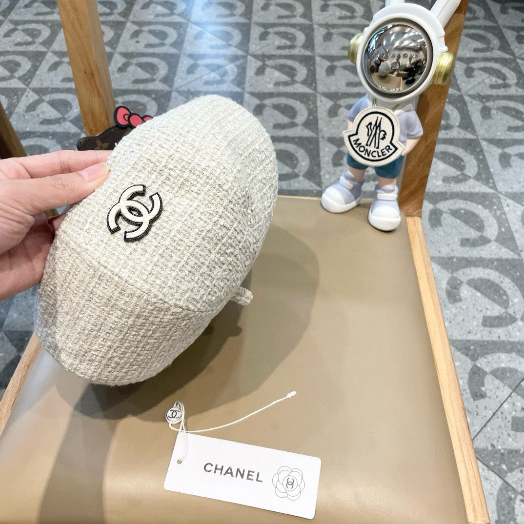 BERET HAT IN WHITE WOOL TWEED 430010